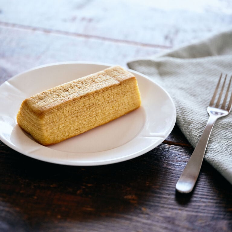 美味しさはそのまま、焼きムラや凸凹も生かして ｜ 不揃いバウム