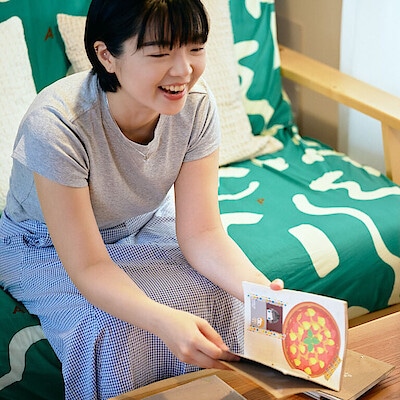 「憧れの店で買ったスケジュール帳に勉強用ノート。メモやカードも手放せません」高妍（漫画家・イラストレーター）