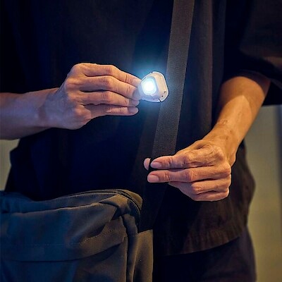 軽く、明るい。コンパクトヘッドライト