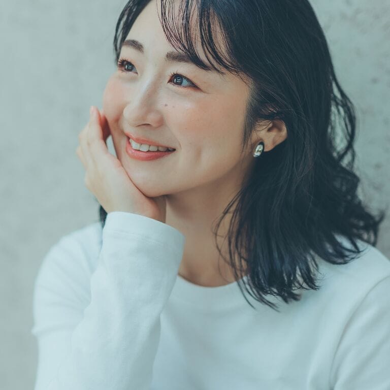 レイナさんに教わる大人のチークメイク