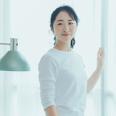自然なハリ、ツヤを引き出す。大人のためのベースメイク