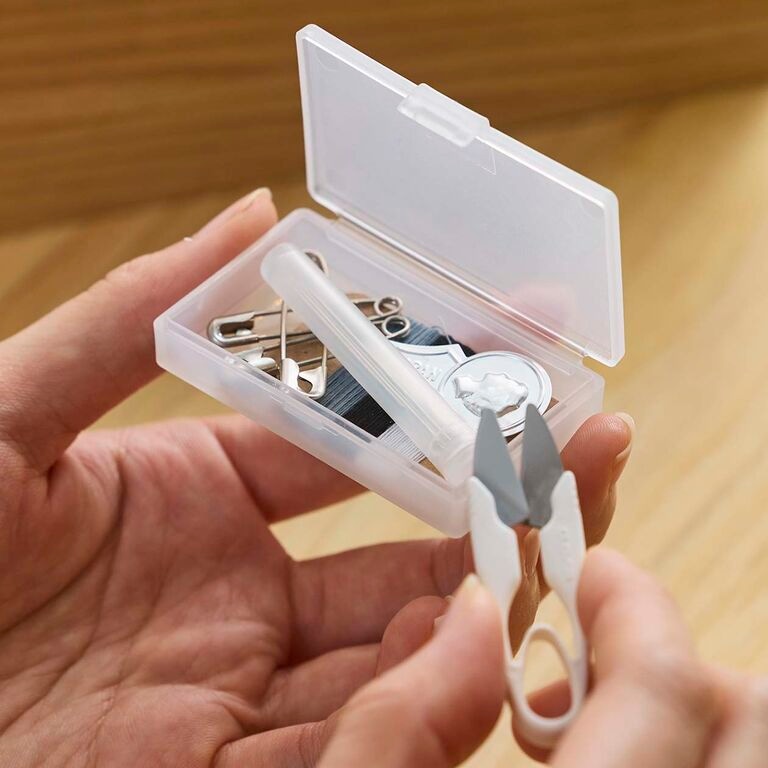 小さな道具箱。携帯用ソーイングセット