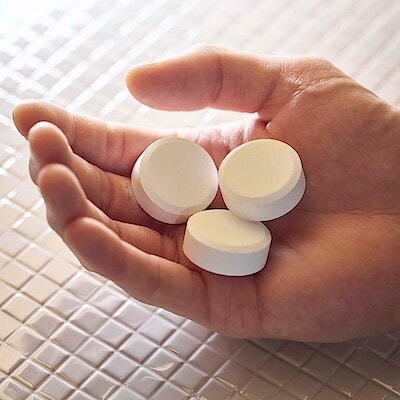 おやすみ前に。薬用 重炭酸タブレット