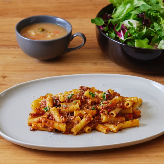 料理や気分に合わせて食器の色を選ぶ楽しさを