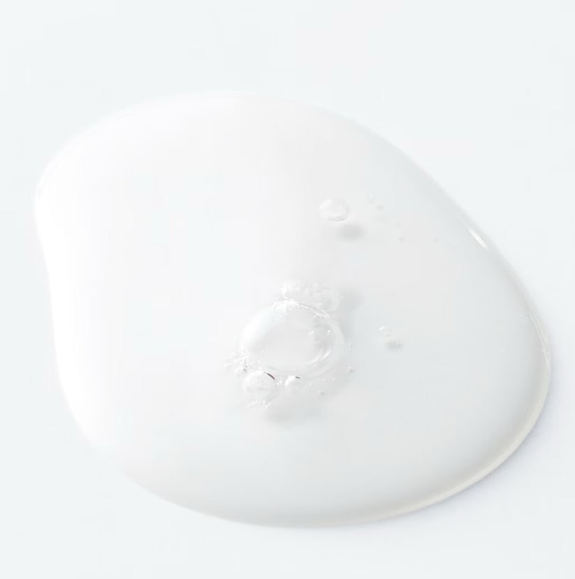 肌にもやさしい 犬(pH6.0–7.0)、猫(pH5.8–6.2)の皮膚に合わせた設計です。無香料でも臭いすっきり 合成香料・精油不使用なので、香りに敏感な猫にも◎。汚れを洗い流して不快感を除去します。