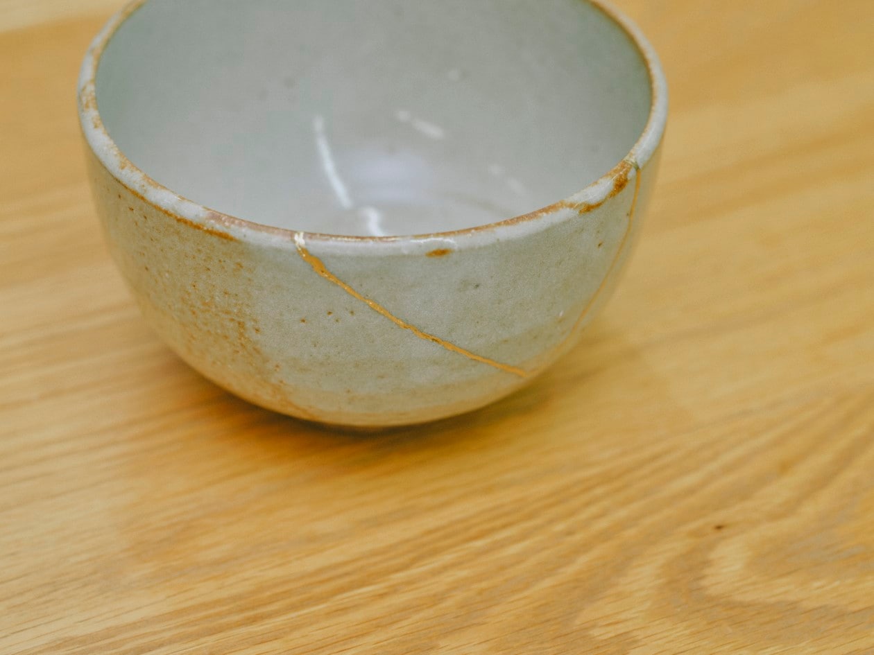 「金継ぎ」と「ダーニング」で手放しかけた大切なものがよみがえる | 無印良品リペアカフェ部【修繕編】
