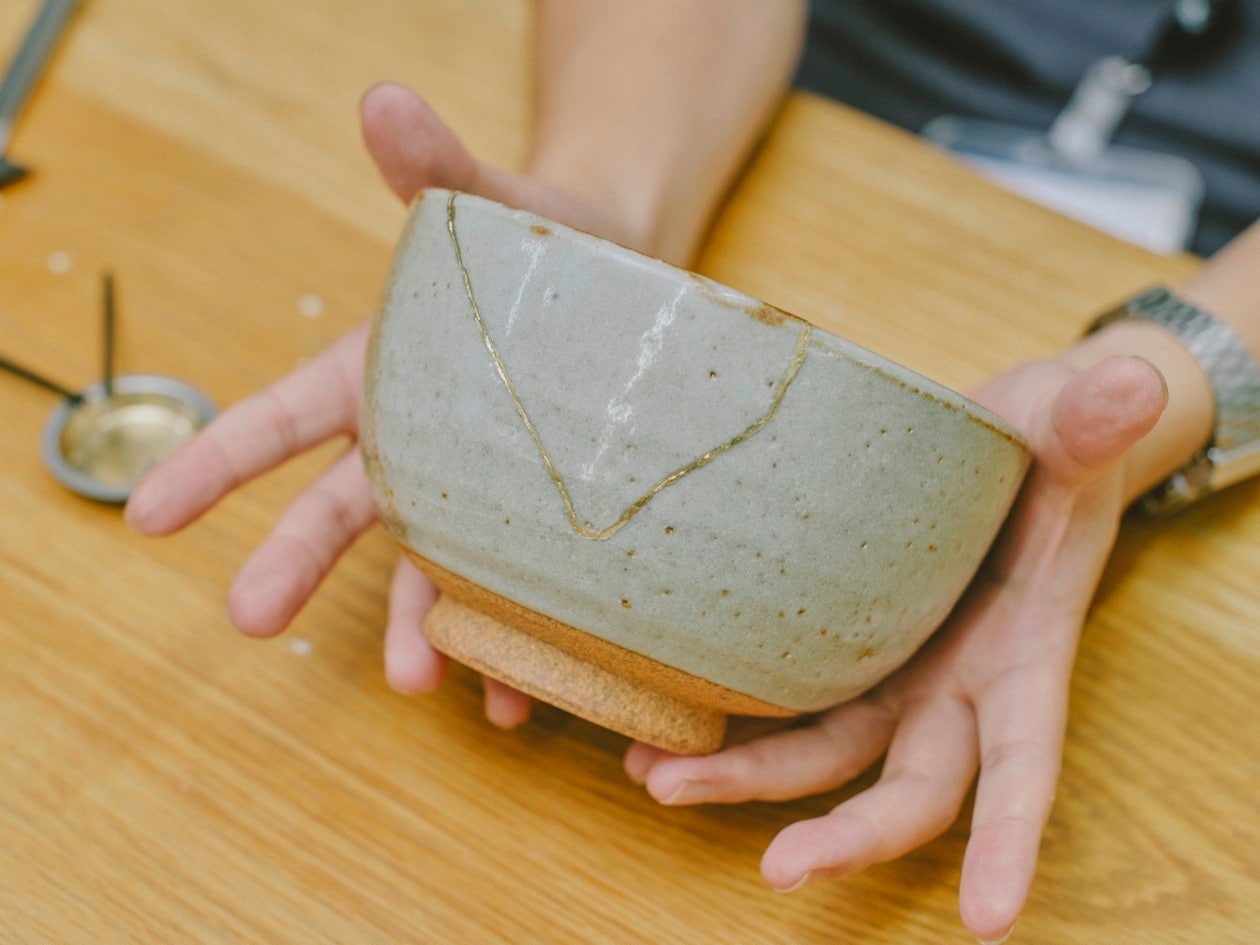 「金継ぎ」と「ダーニング」で手放しかけた大切なものがよみがえる | 無印良品リペアカフェ部【修繕編】