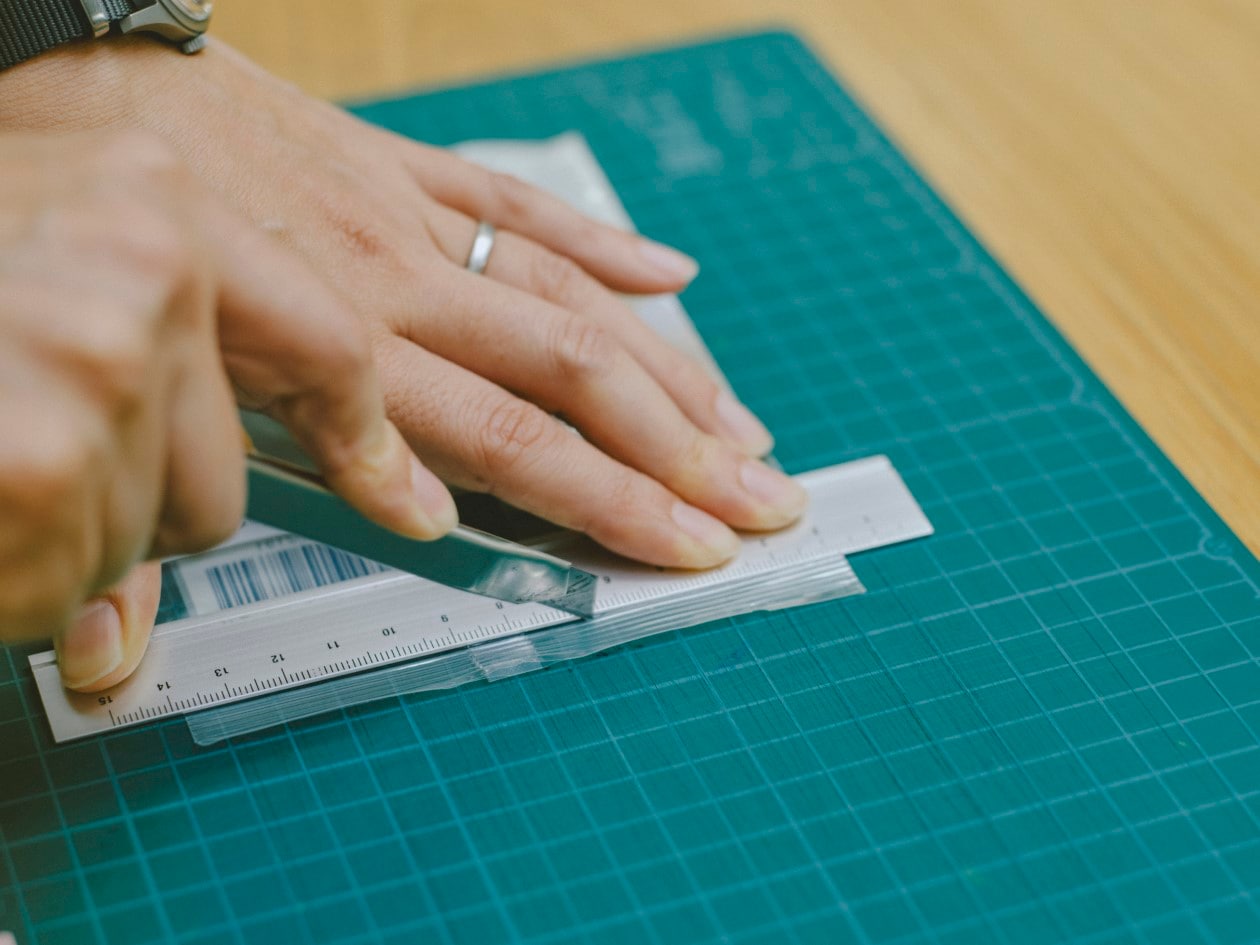 身近なものに“セカンドライフ”を。「お菓子袋のポーチ」と「染め物」 ｜ 無印良品リペアカフェ部【加工編】