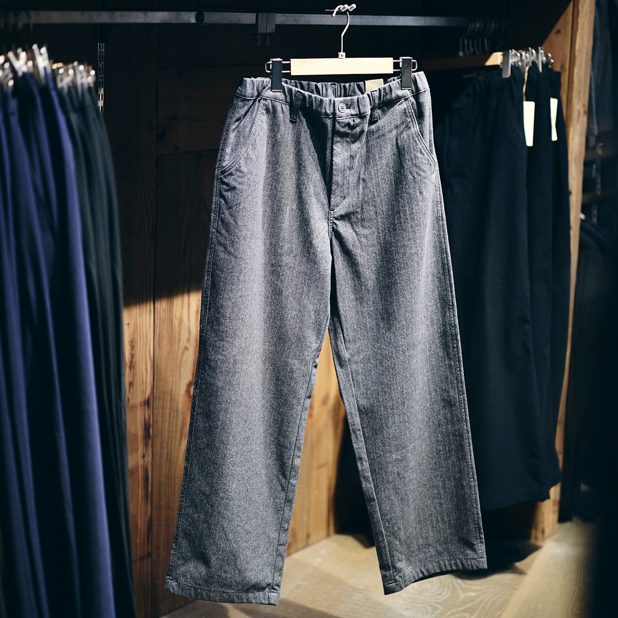 服好きスタッフが、「無印良品週間」で買いたいもの | 起毛ヘリンボーンのセットアップ、エルボーパッチ付きクルーネックセーター_aOOGy9