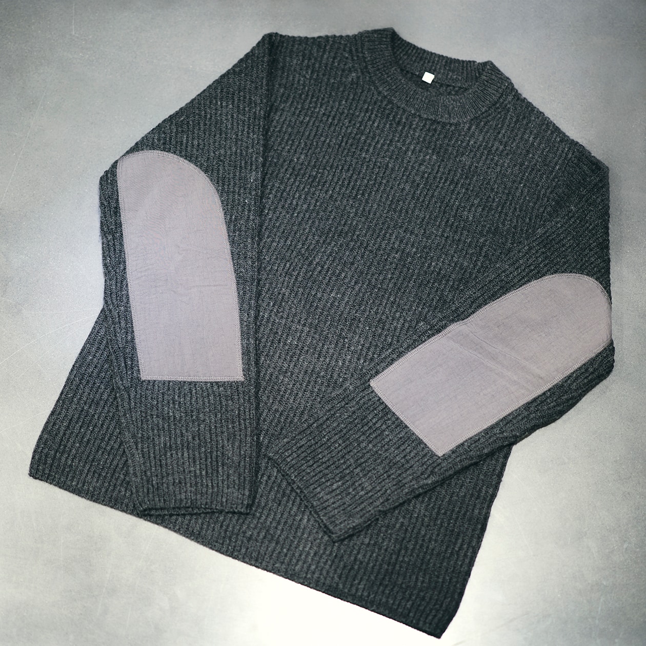 服好きスタッフが、「無印良品週間」で買いたいもの | 起毛ヘリンボーンのセットアップ、エルボーパッチ付きクルーネックセーター_5JMqOF