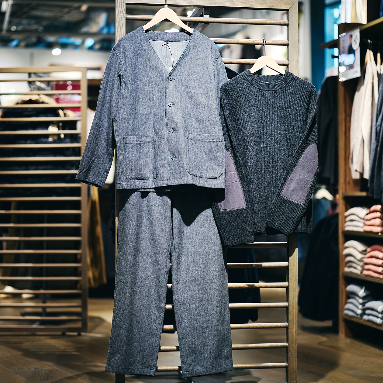 服好きスタッフが、「無印良品週間」で買いたいもの | 起毛ヘリンボーンのセットアップ、エルボーパッチ付きクルーネックセーター_W7en5w