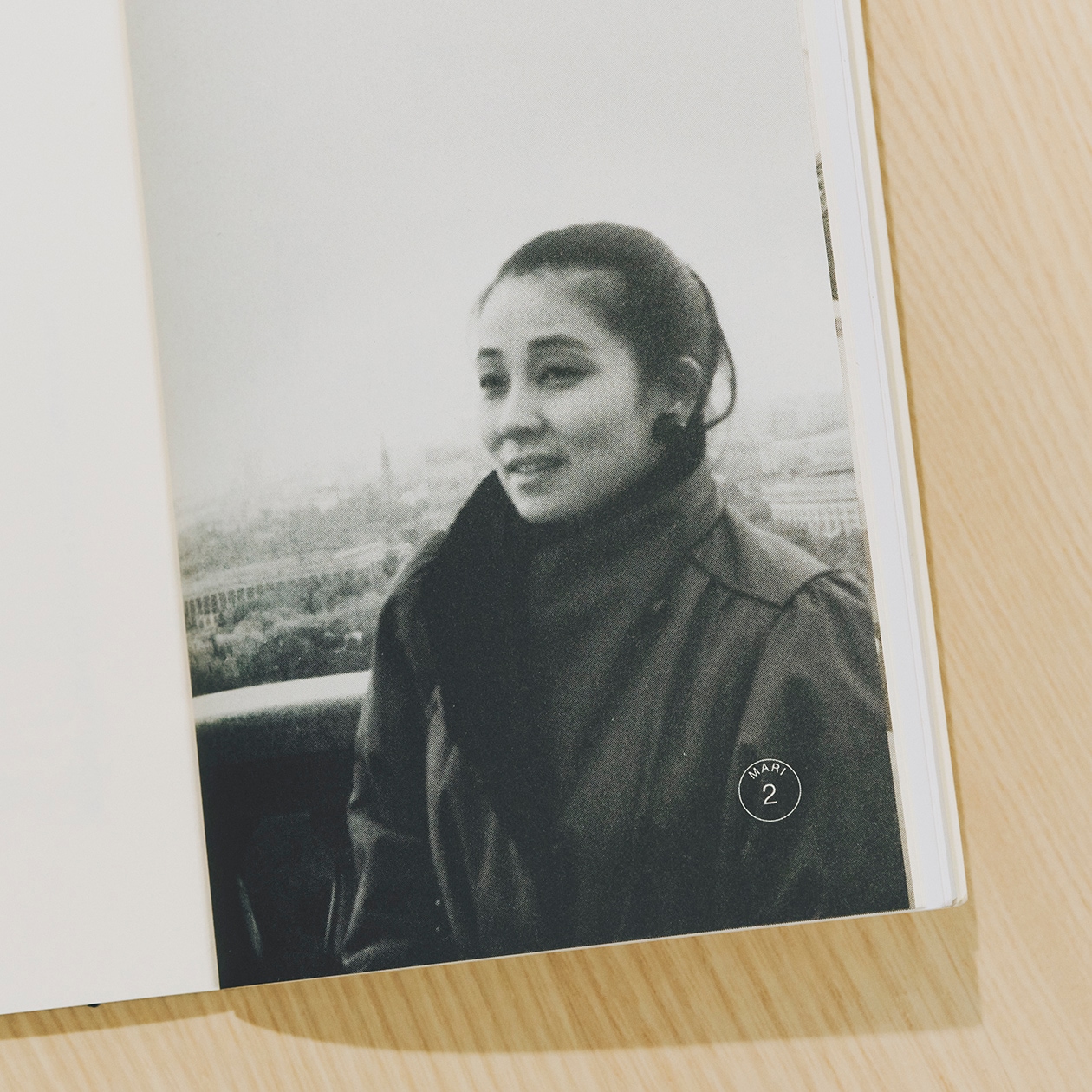 「世界を股にかけて活躍した、こんなかっこいい女性がいたことを知ってほしい」ブレイディみかこが読む、米原万里。 | MUJI BOOKS 文庫本「人と物」シリーズ_5Ln0DB