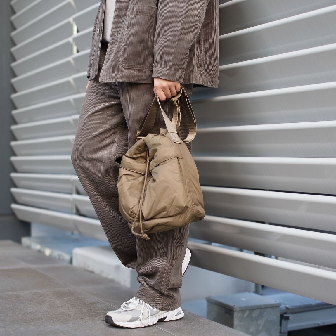 【スタッフスナップ】バッグと服が合うと、なんだかうれしい。_7YLhK1