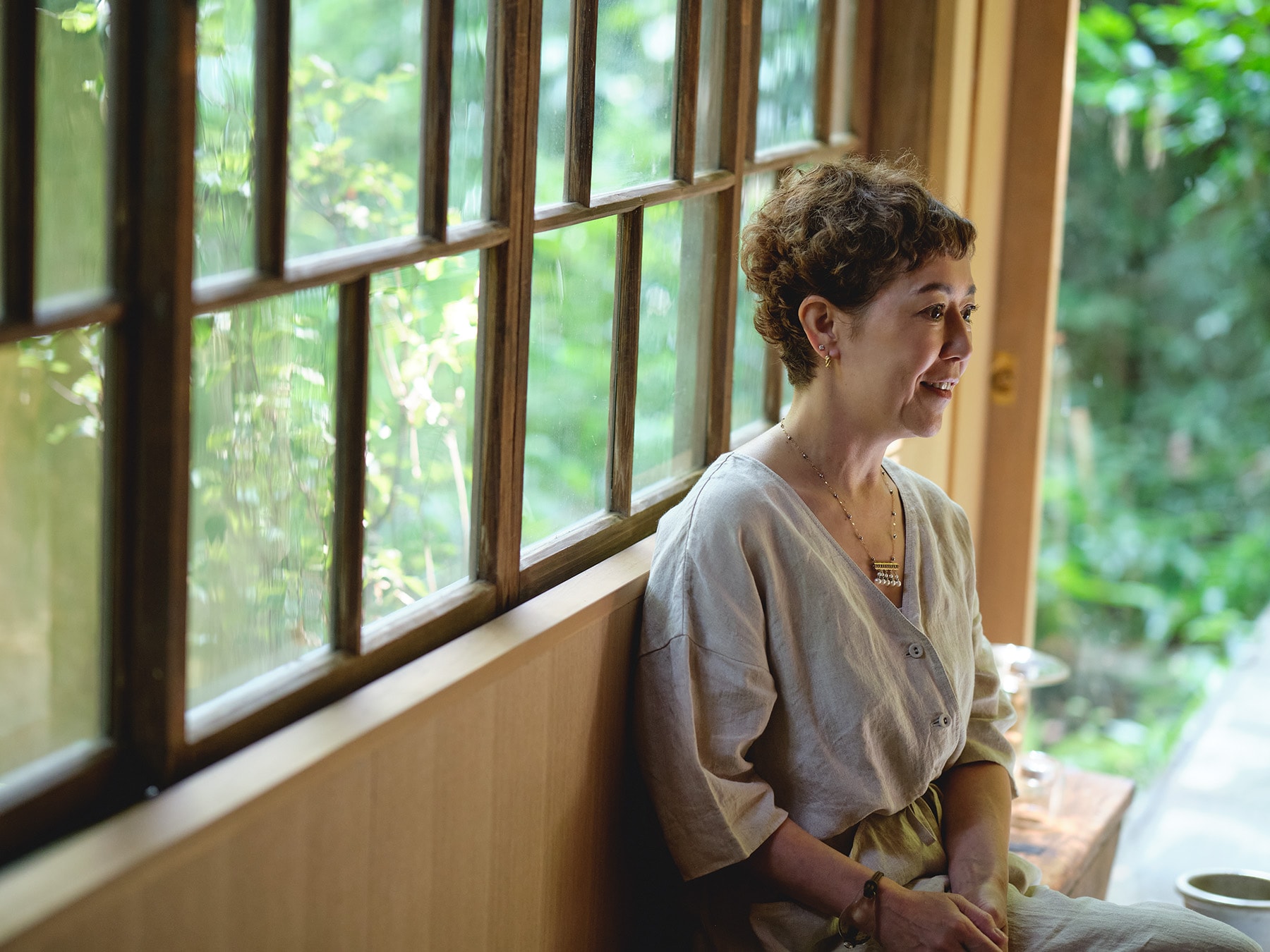 「結論やゴールから離れて、“間”や“過程”、“変化”に目を向ける」クリス智子インタビュー | まわりみち、かけあし、ひとやすみ_oA5oz3