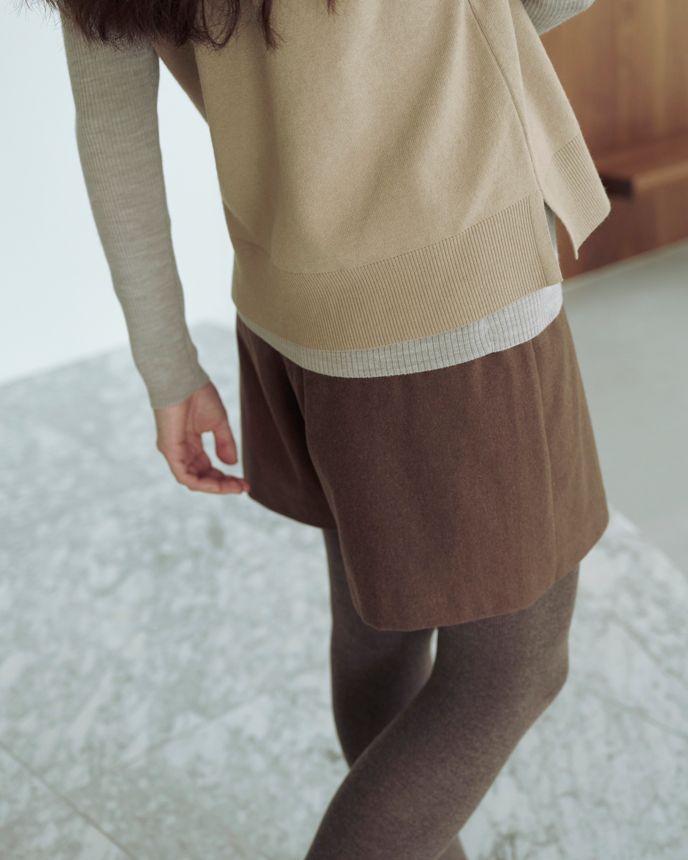 Day1 ミニ丈をシックに楽しむ重ね着スタイル | 装いを、もっと自由に。秋の一週間コーディネート_1TgAZu