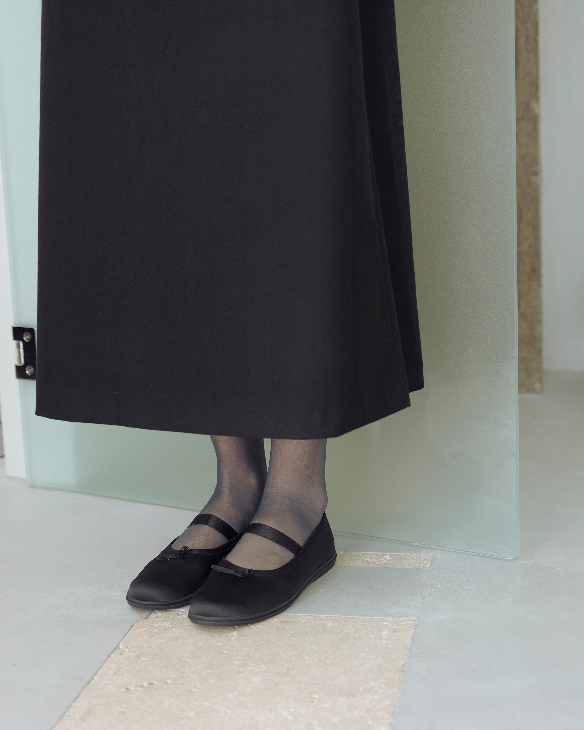 Day2 深みを生む、モノトーンルック | 装いを、もっと自由に。秋の一週間コーディネート_fE731Q