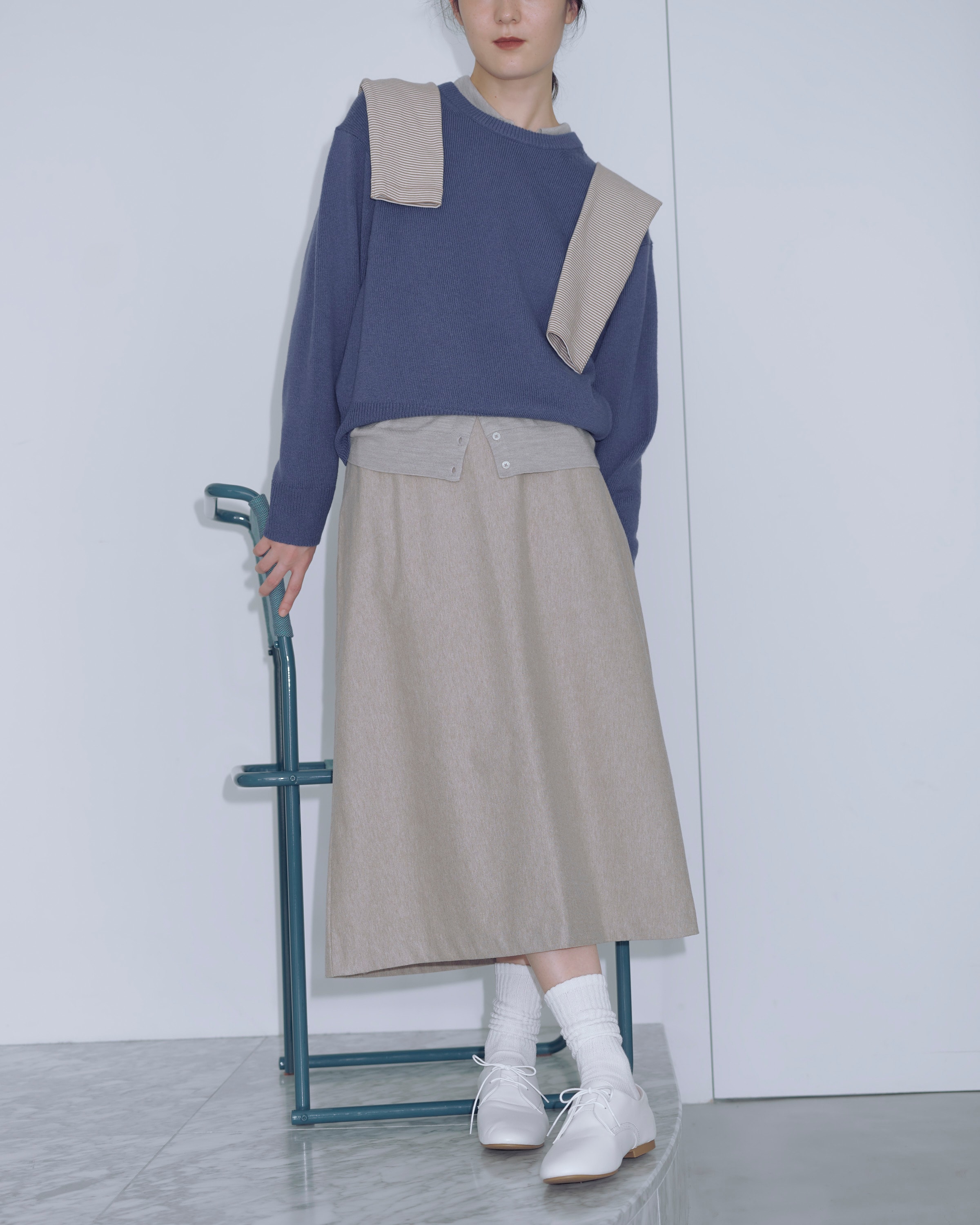 Day5 淡色ベースに、ブルーをひとさじ | 装いを、もっと自由に。秋の一週間コーディネート_Pfrd1t
