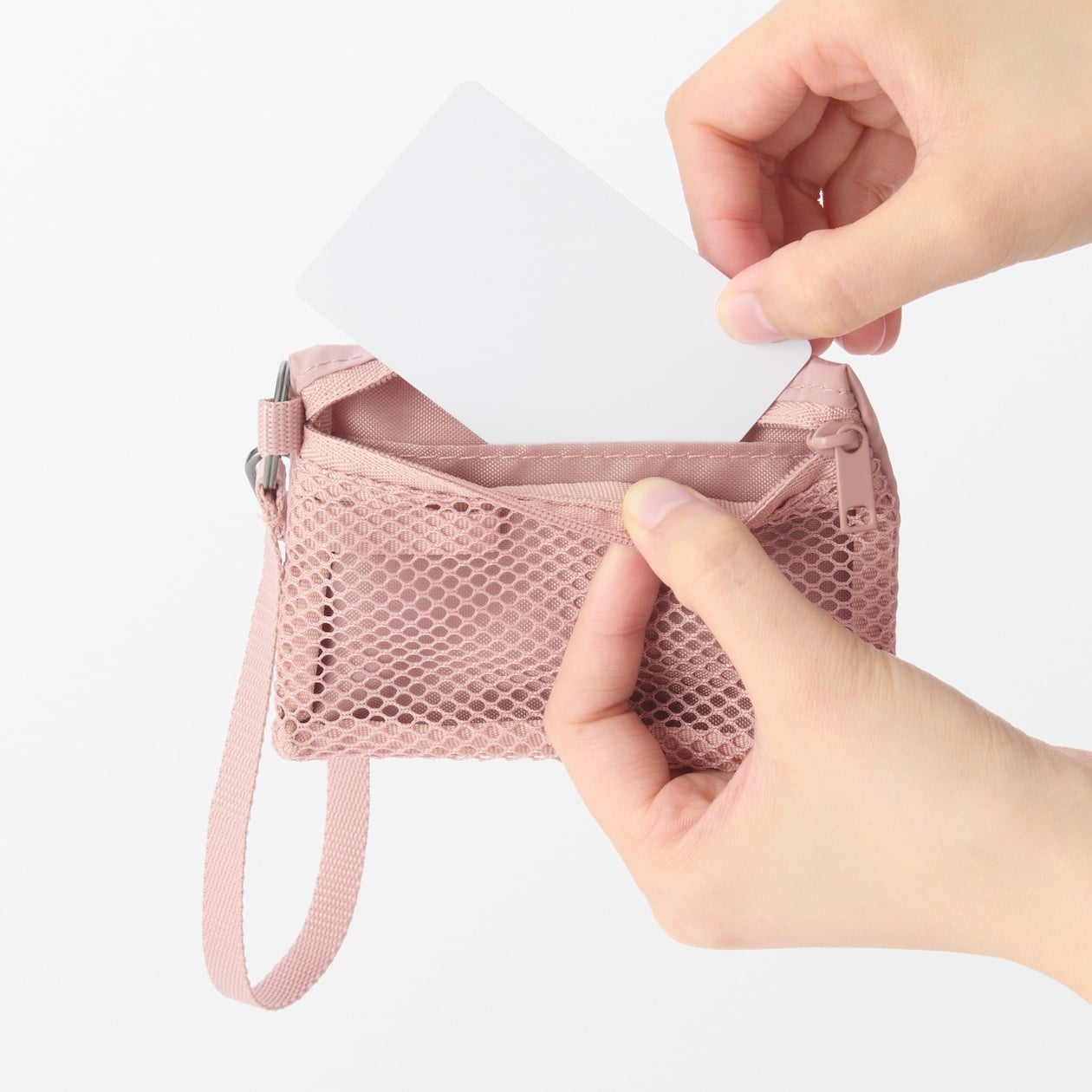 「バッグ」と「ケース・ポーチ」の人気者、並べてみました。 | どっちのランキング_d7BDCW