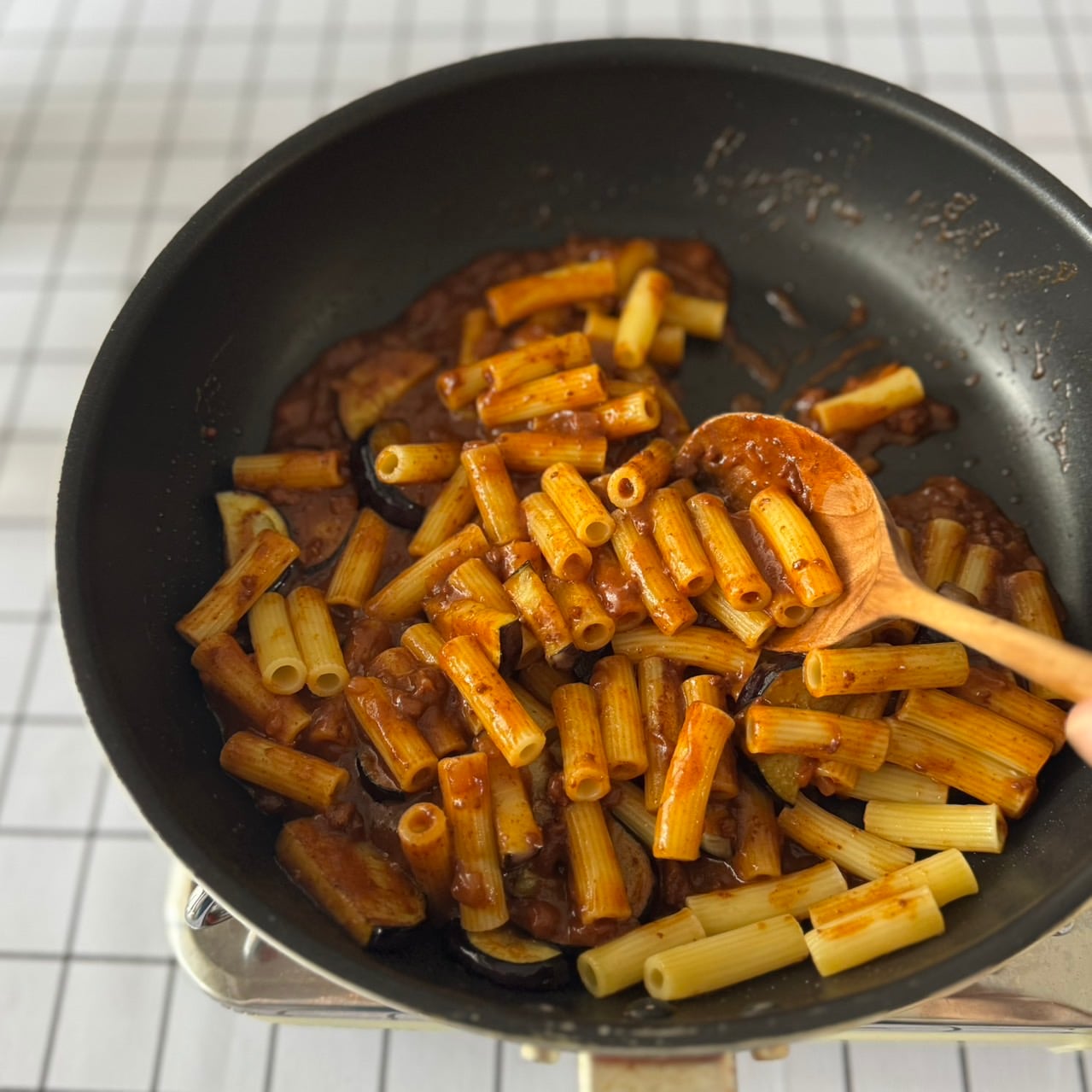 手軽につくれて本格派「ミートグラタンの素」が新発売_gQ9V1m