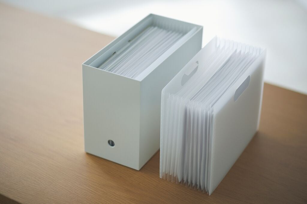 意外と知らない書類整理のコツ。家庭の紙をラクに片付ける方法とお役立ちアイテムを紹介_yB9JXS