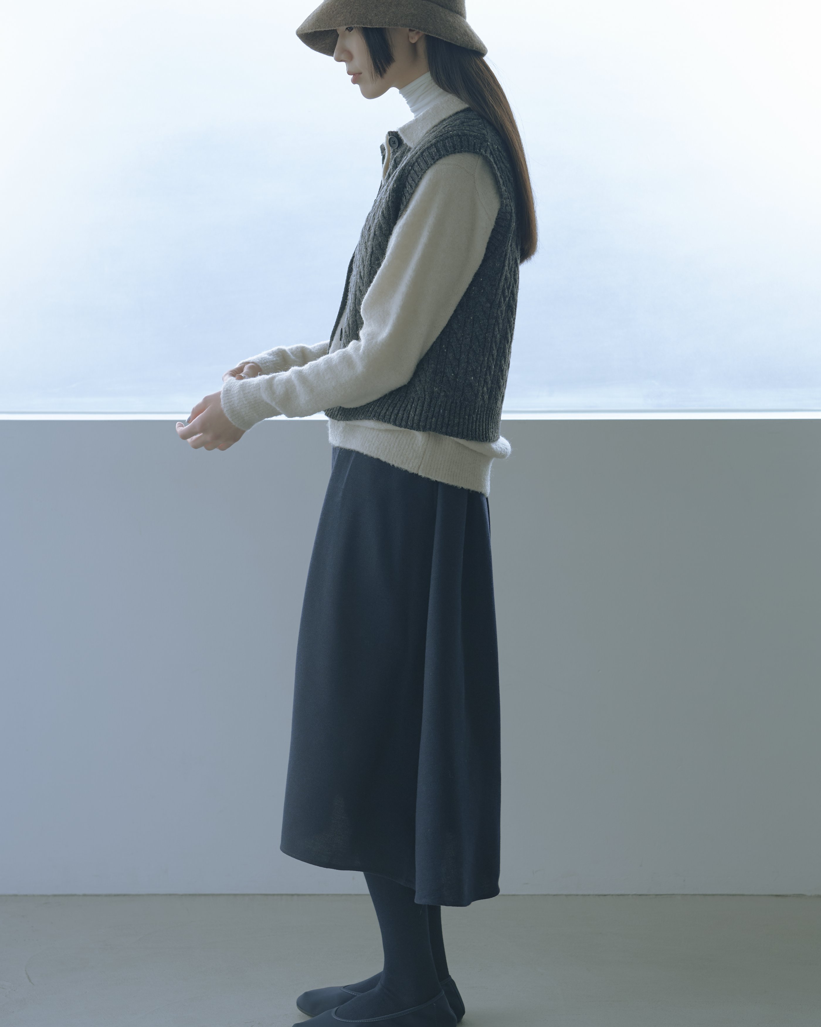 Day5 そのままじゃない、ワンピースの楽しみ方 | 装いを、もっと自由に。冬の一週間コーディネート_32MVlM