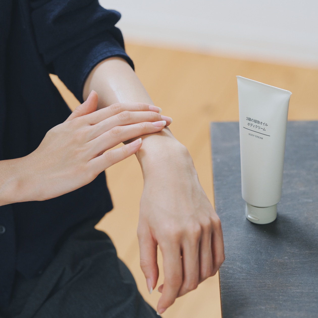 静電気をぱちっとさせない、肌を守る三つの対策_Yz8Lg5