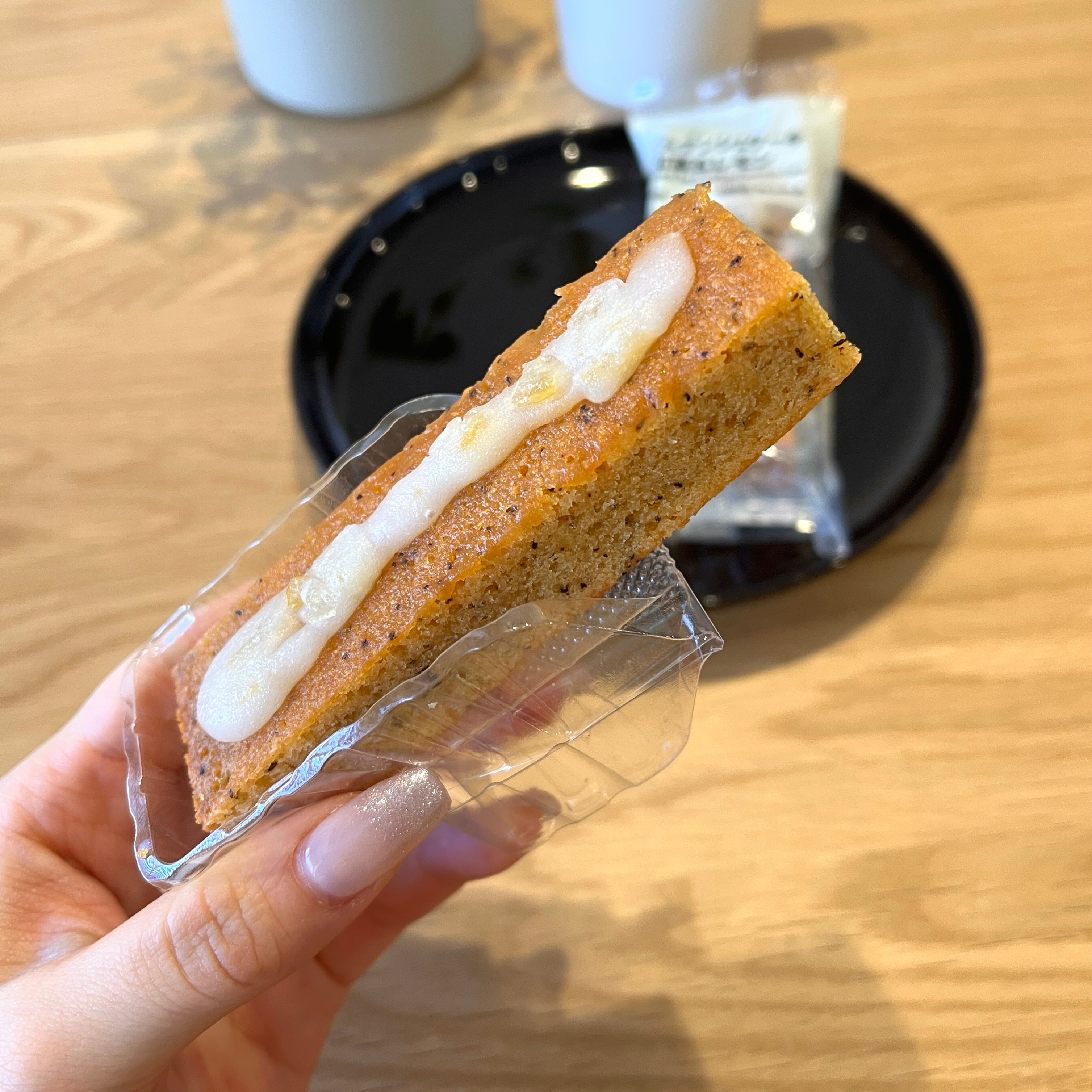 新商品 ｜ 片手で簡単。不揃いシリーズに、フィナンシェケーキが仲間入り_u1OUyS