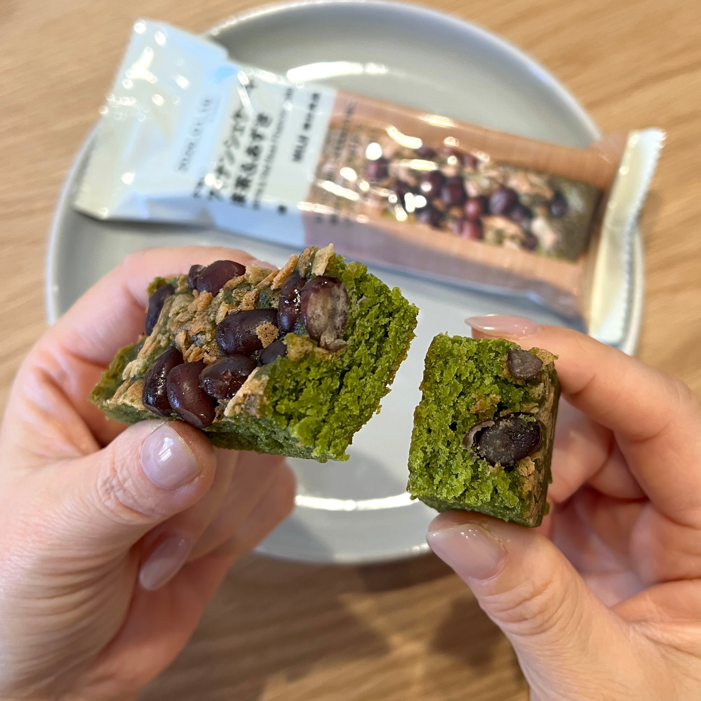 新商品 ｜ 片手で簡単。不揃いシリーズに、フィナンシェケーキが仲間入り_NHl81a