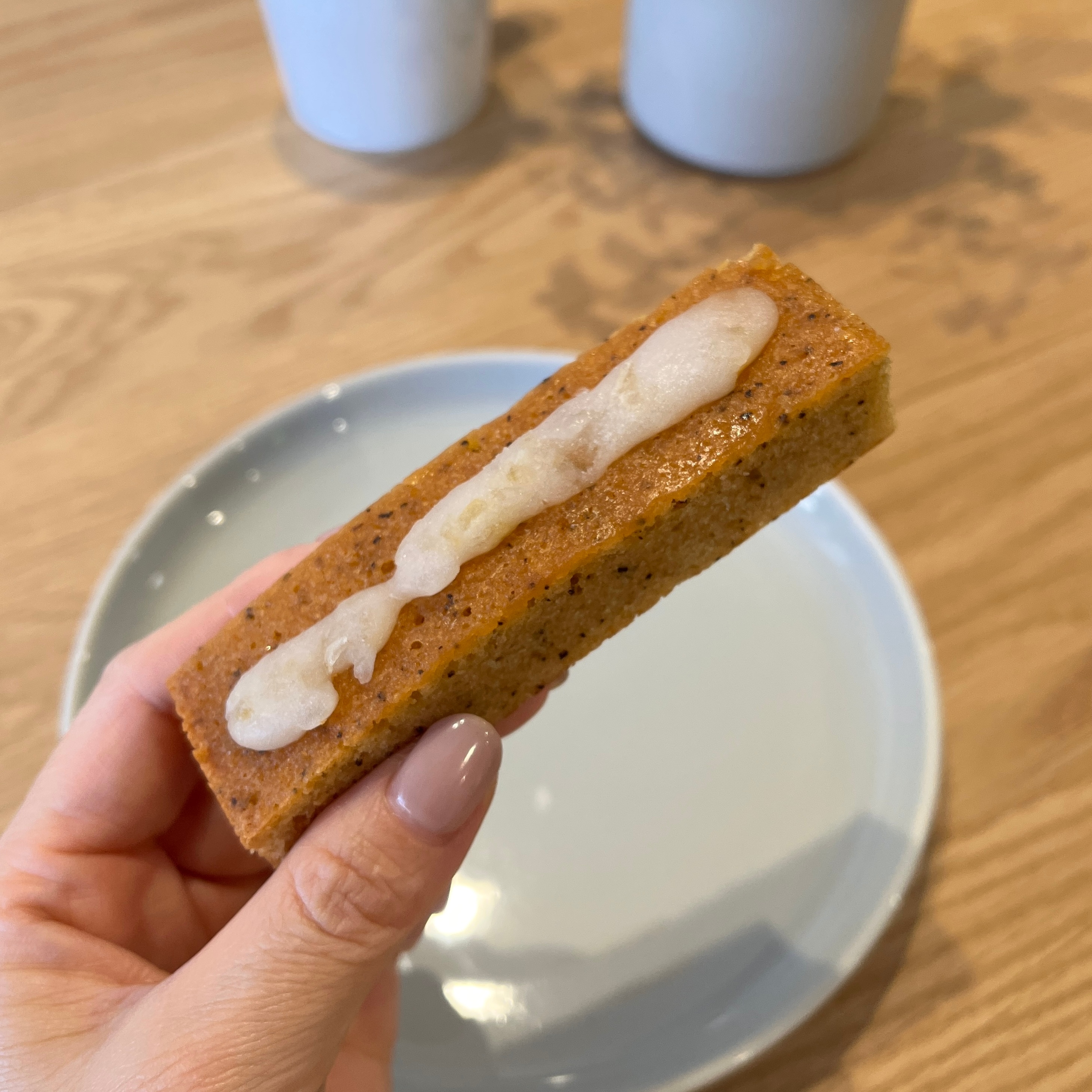 新商品 ｜ 片手で簡単。不揃いシリーズに、フィナンシェケーキが仲間入り_5ubx7N