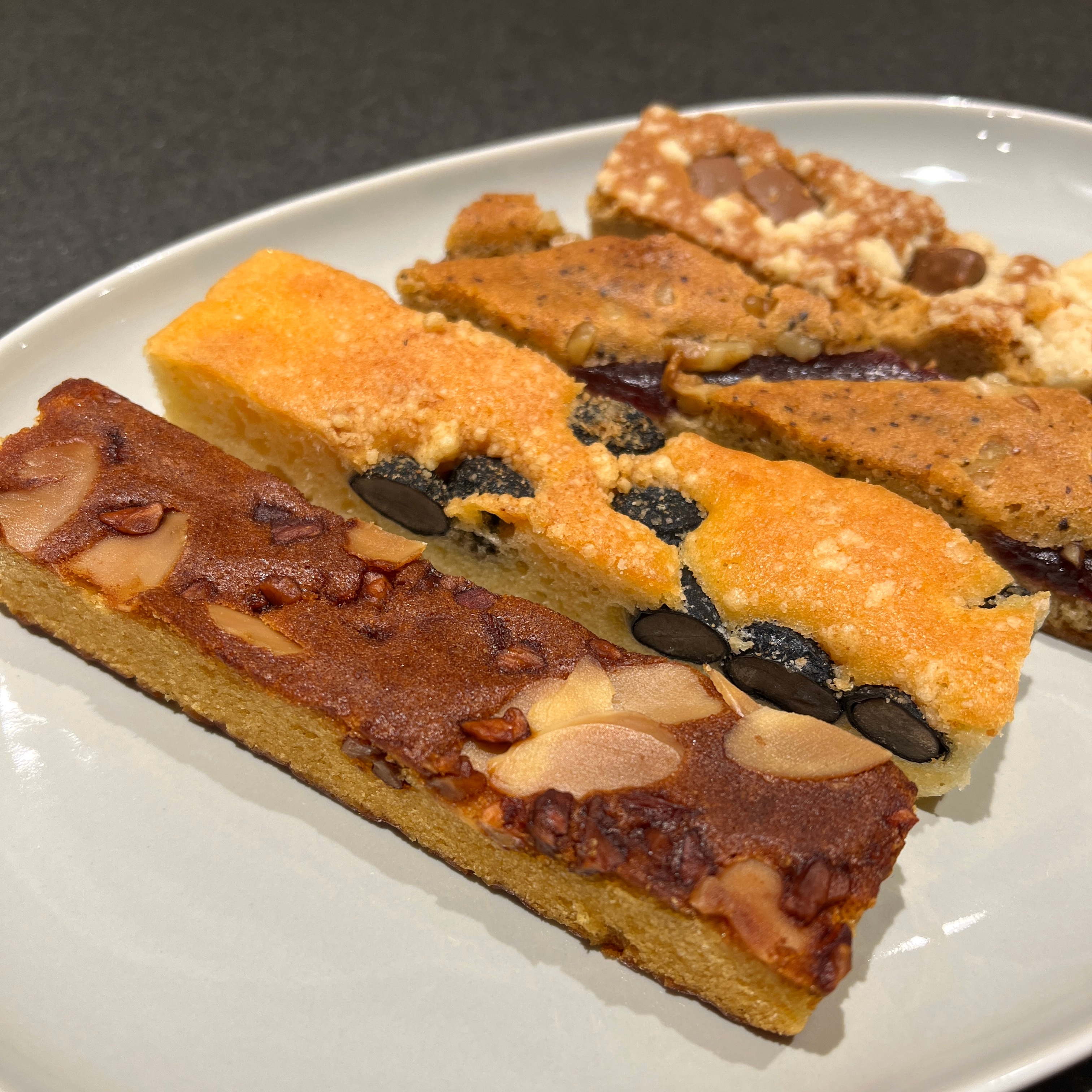 新商品 ｜ 片手で簡単。不揃いシリーズに、フィナンシェケーキが仲間入り_B1fYJa