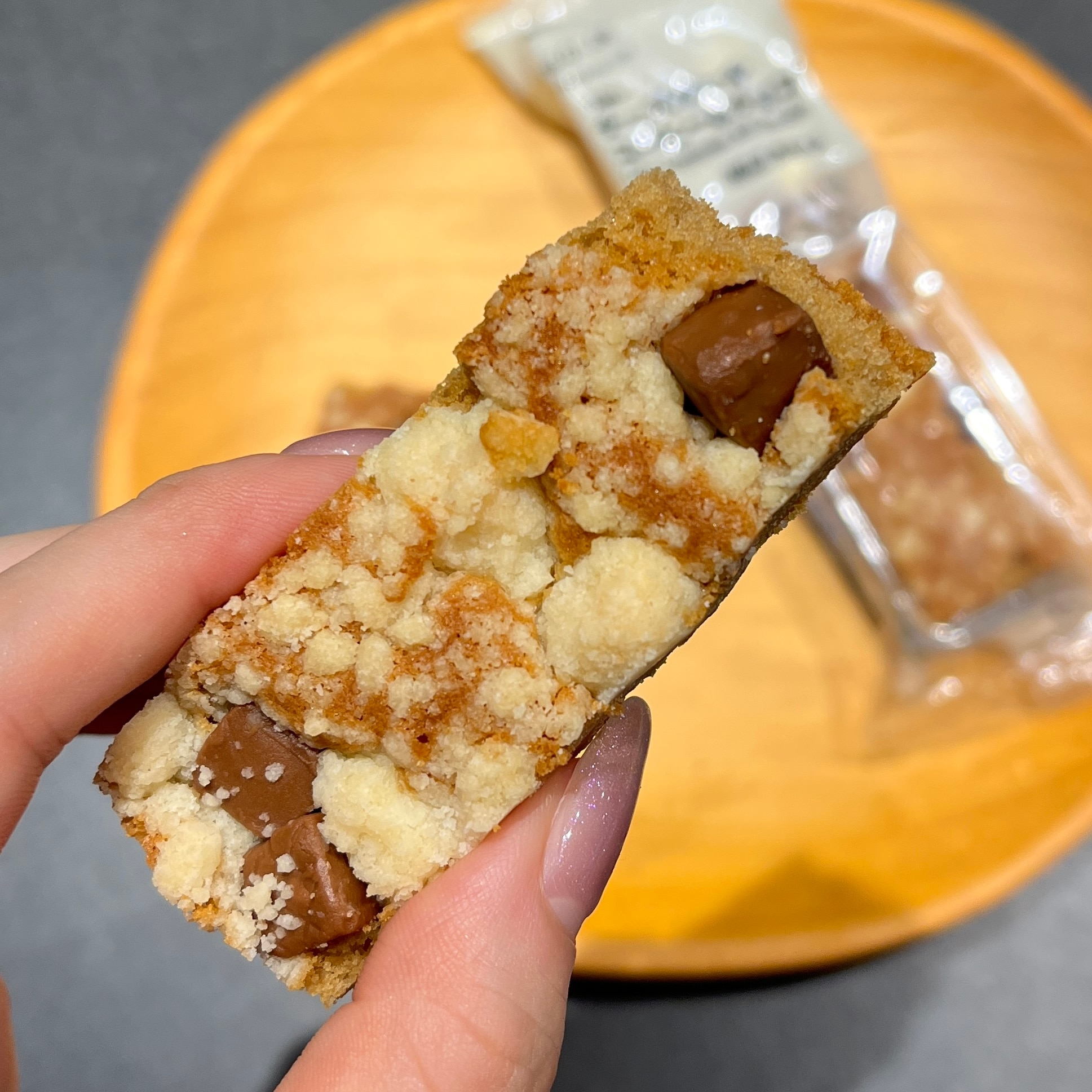 新商品 ｜ 片手で簡単。不揃いシリーズに、フィナンシェケーキが仲間入り_04fWnF