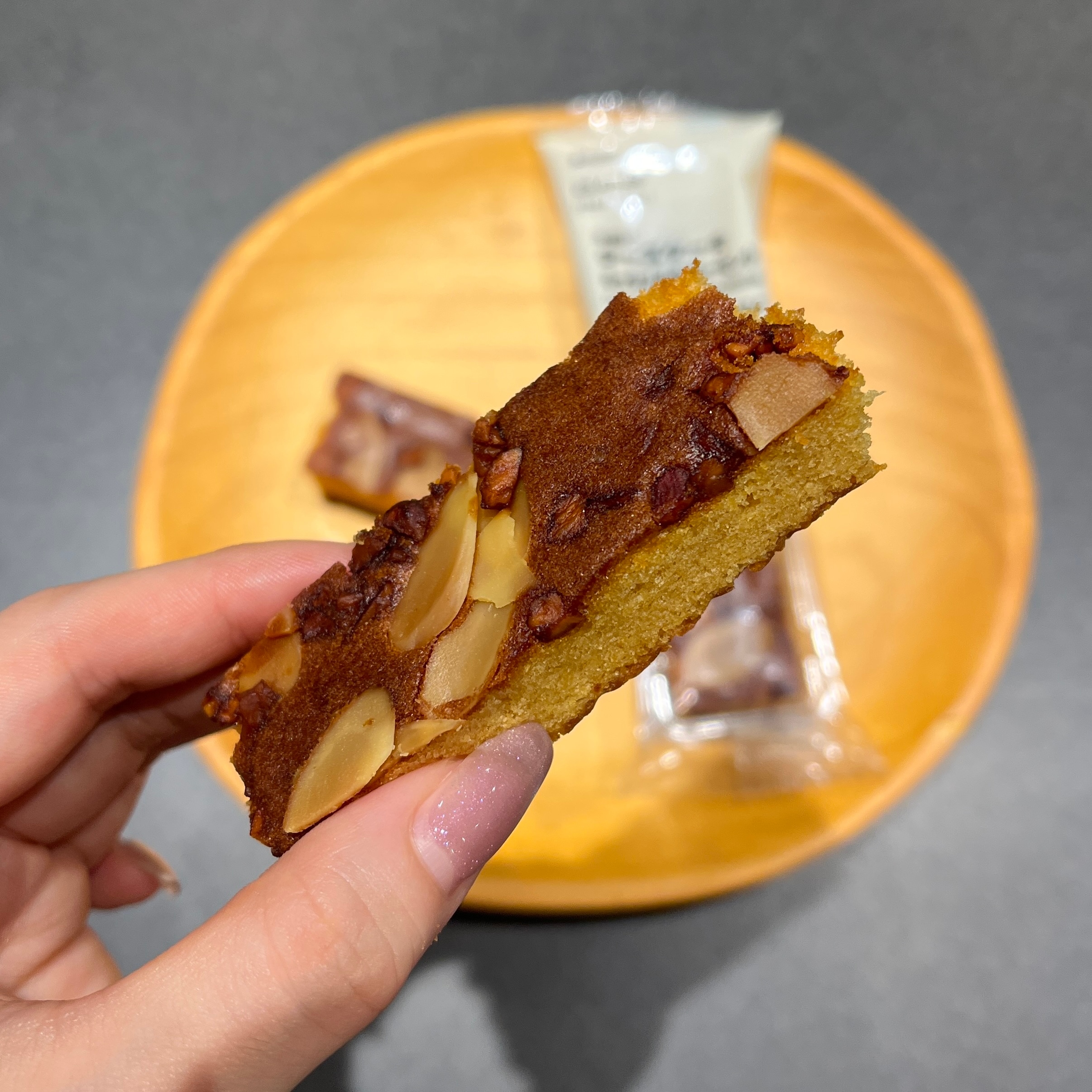 新商品 ｜ 片手で簡単。不揃いシリーズに、フィナンシェケーキが仲間入り_t9aSFK