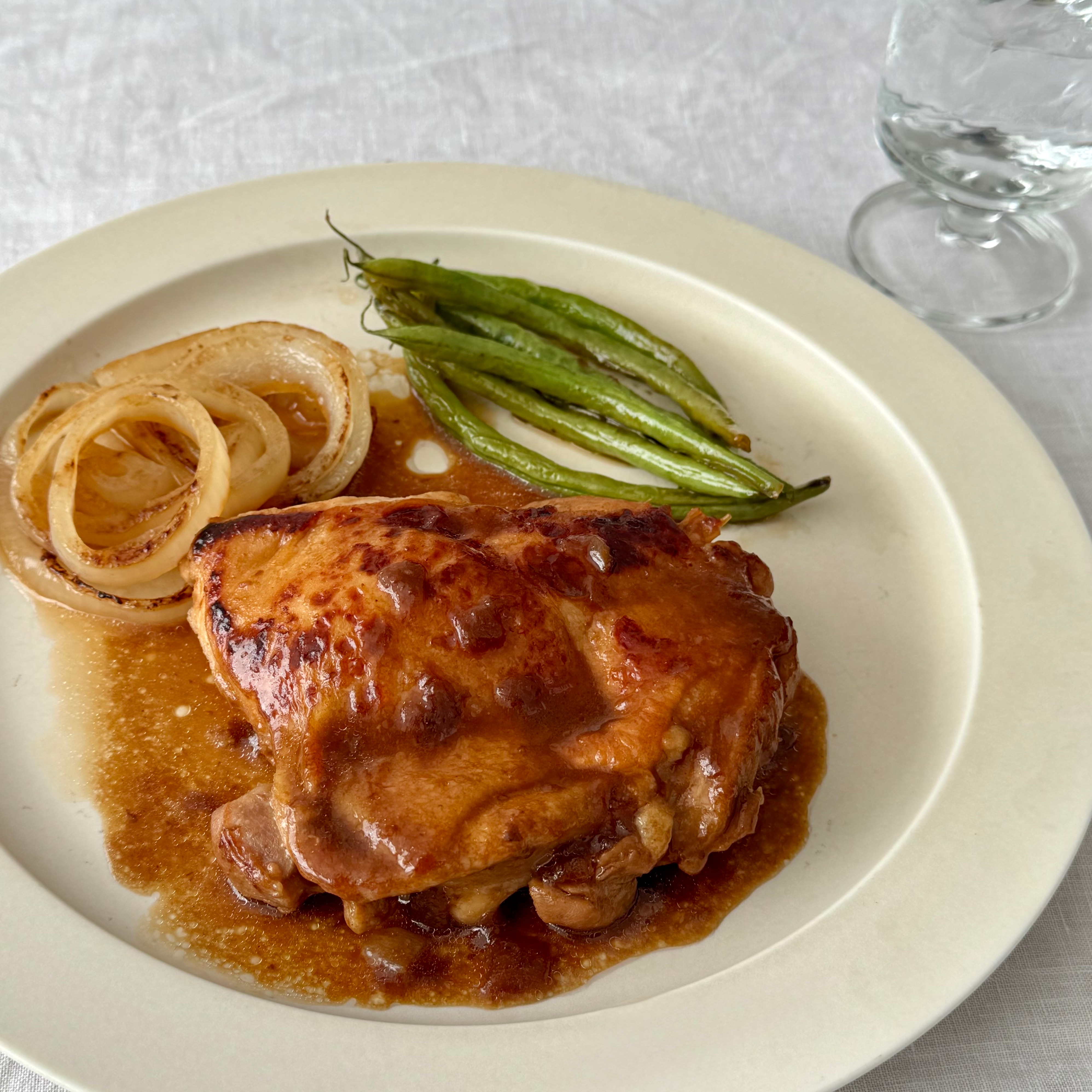 「シャリアピンステーキの素」でつくるチキンステーキとオーブン焼き_wGcm6j