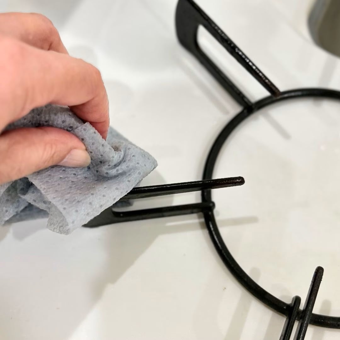 【汚れ度別】五徳の掃除方法。焦げ付きを簡単に落とすコツを紹介_K5S46b