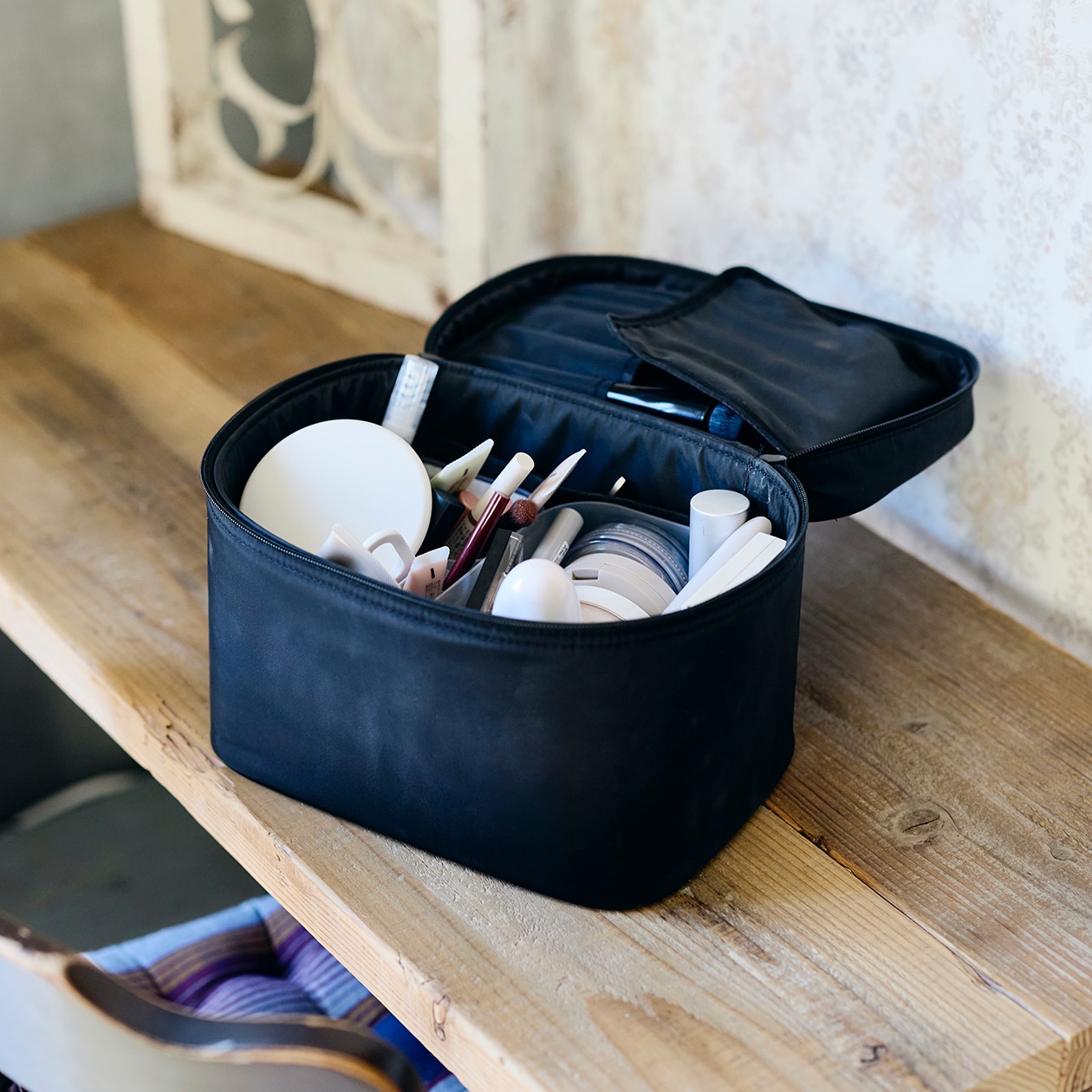 DIYを重ね、大胆につくり替えられてきた部屋 ｜ こたつにもなる ローテーブル、スチール ユニットシェルフ_WQiCy6