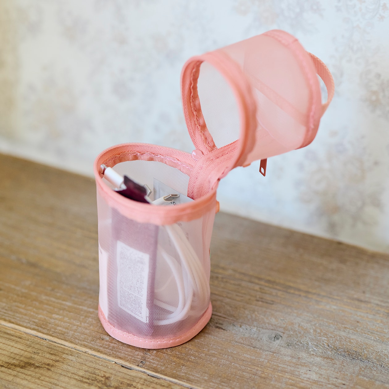 DIYを重ね、大胆につくり替えられてきた部屋 ｜ こたつにもなる ローテーブル、スチール ユニットシェルフ_2mv7ZD