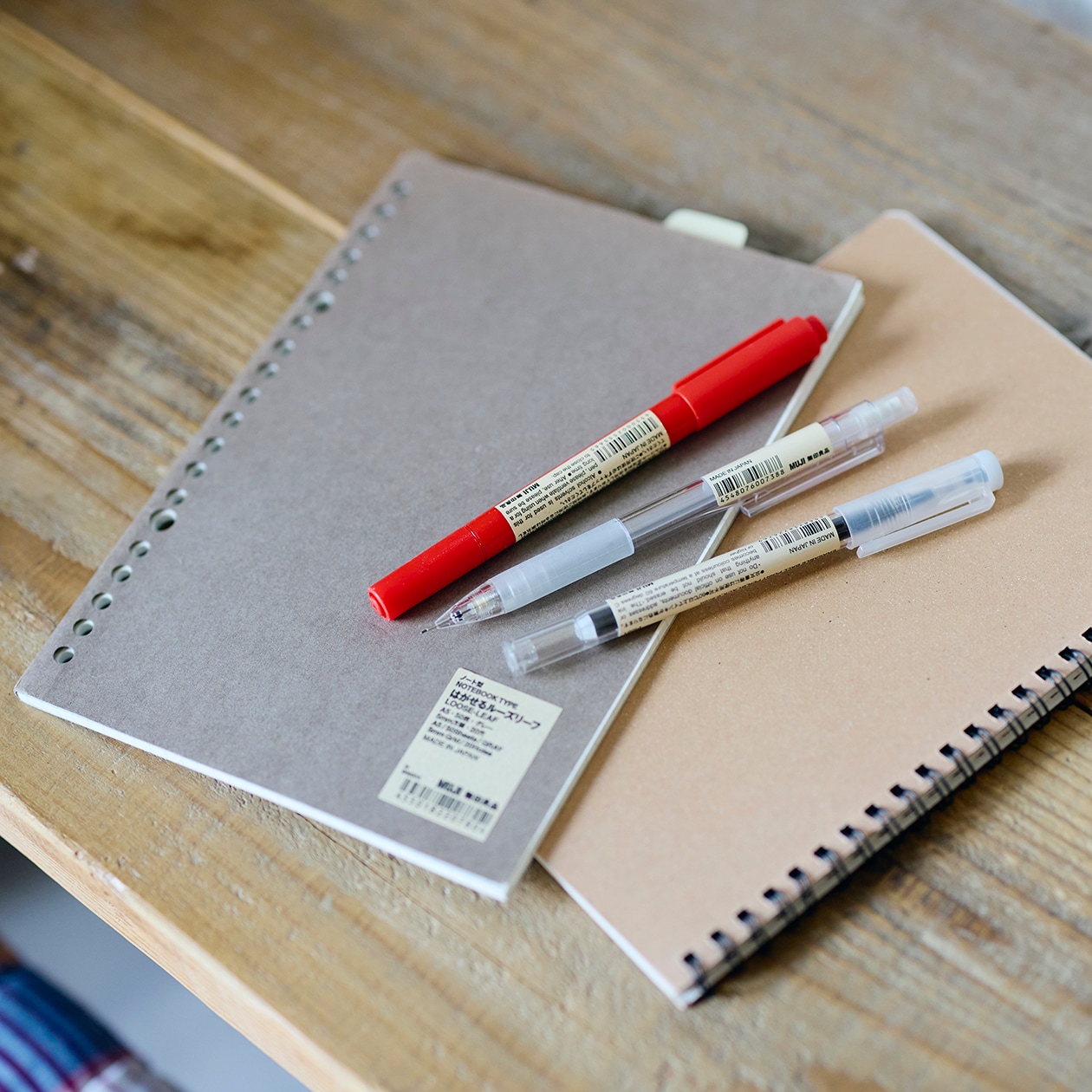 DIYを重ね、大胆につくり替えられてきた部屋 ｜ こたつにもなる ローテーブル、スチール ユニットシェルフ_eMdM0r