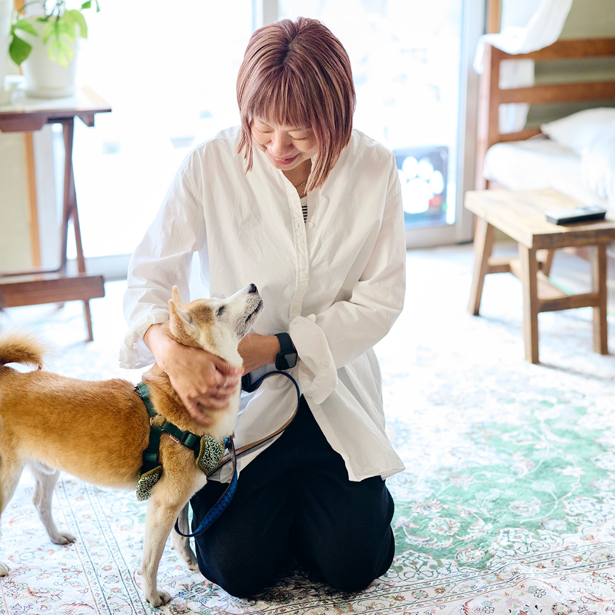 DIYを重ね、大胆につくり替えられてきた部屋 ｜ こたつにもなる ローテーブル、スチール ユニットシェルフ_v1vgU9