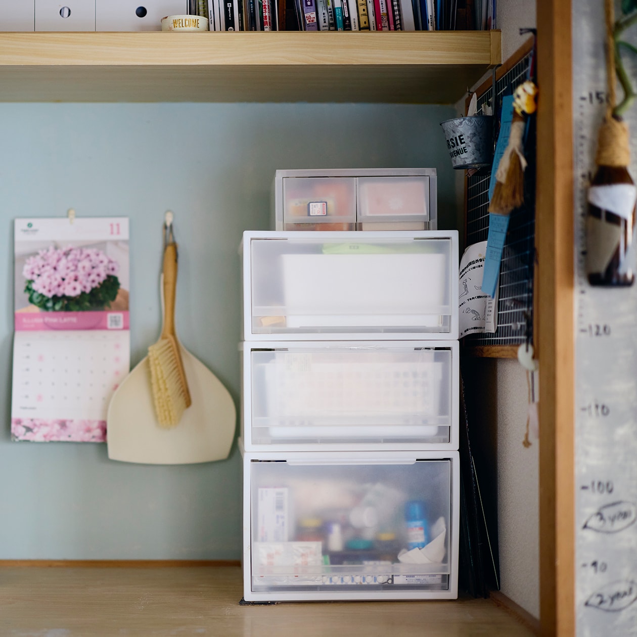 DIYを重ね、大胆につくり替えられてきた部屋 ｜ こたつにもなる ローテーブル、スチール ユニットシェルフ_UO4dVH