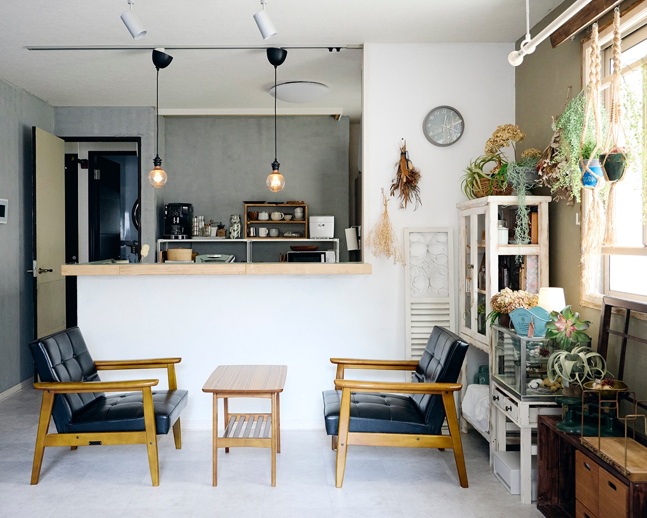 DIYを重ね、大胆につくり替えられてきた部屋 ｜ こたつにもなる ローテーブル、スチール ユニットシェルフ_UNMYT3