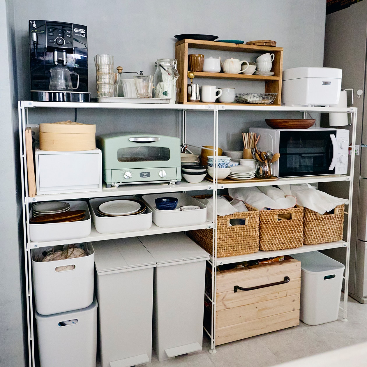 DIYを重ね、大胆につくり替えられてきた部屋 ｜ こたつにもなる ローテーブル、スチール ユニットシェルフ_sq05E5