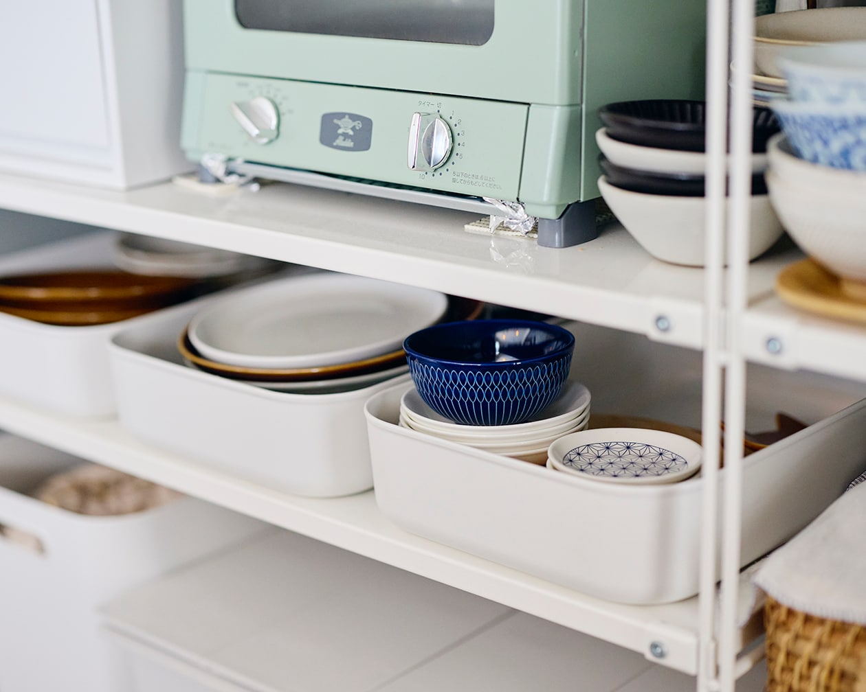 DIYを重ね、大胆につくり替えられてきた部屋 ｜ こたつにもなる ローテーブル、スチール ユニットシェルフ_umx7A8