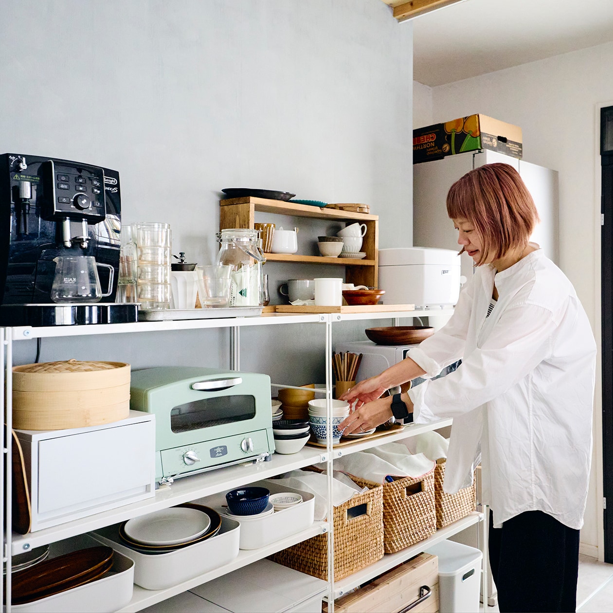 DIYを重ね、大胆につくり替えられてきた部屋 ｜ こたつにもなる ローテーブル、スチール ユニットシェルフ_1k21jK