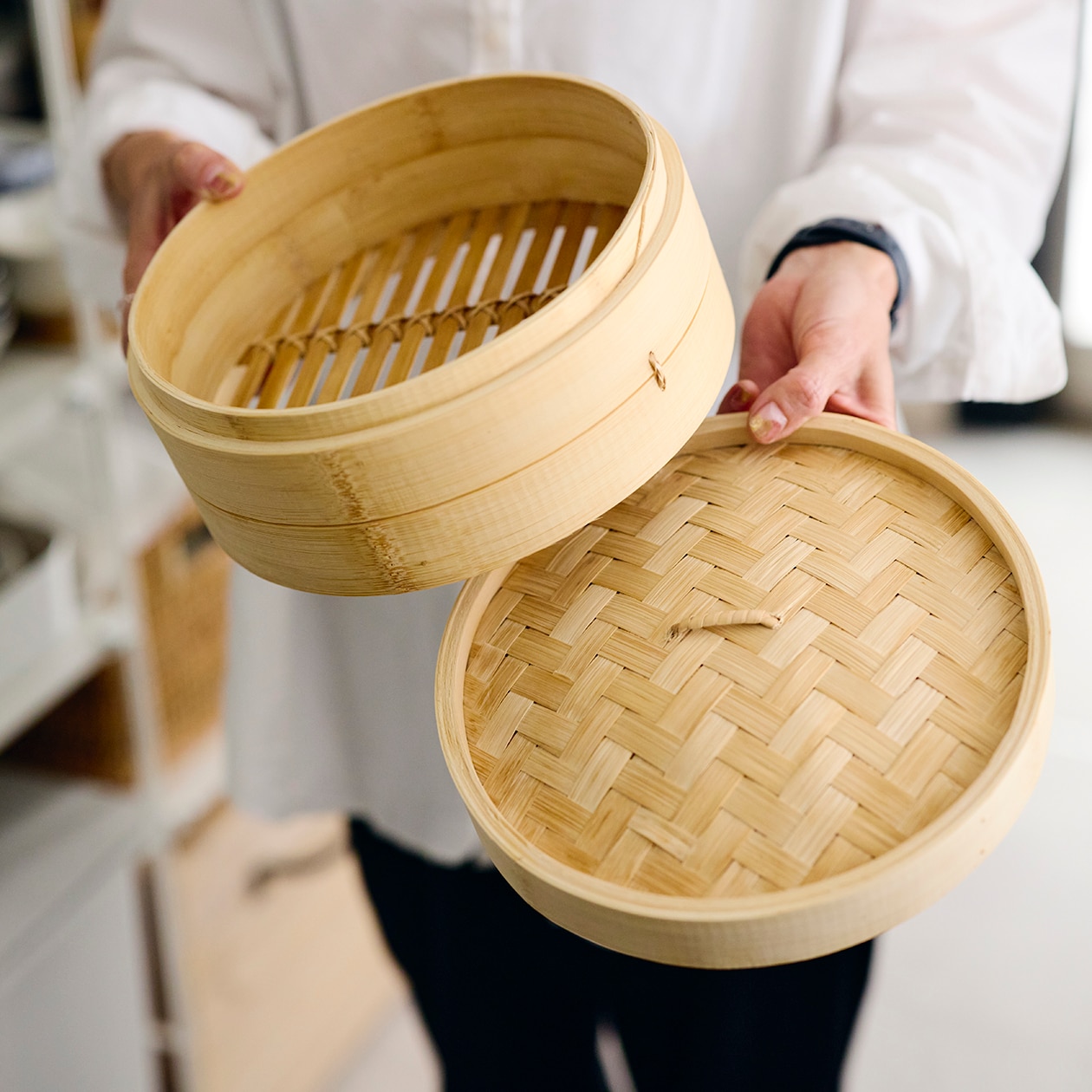 DIYを重ね、大胆につくり替えられてきた部屋 ｜ こたつにもなる ローテーブル、スチール ユニットシェルフ_r6RVrJ