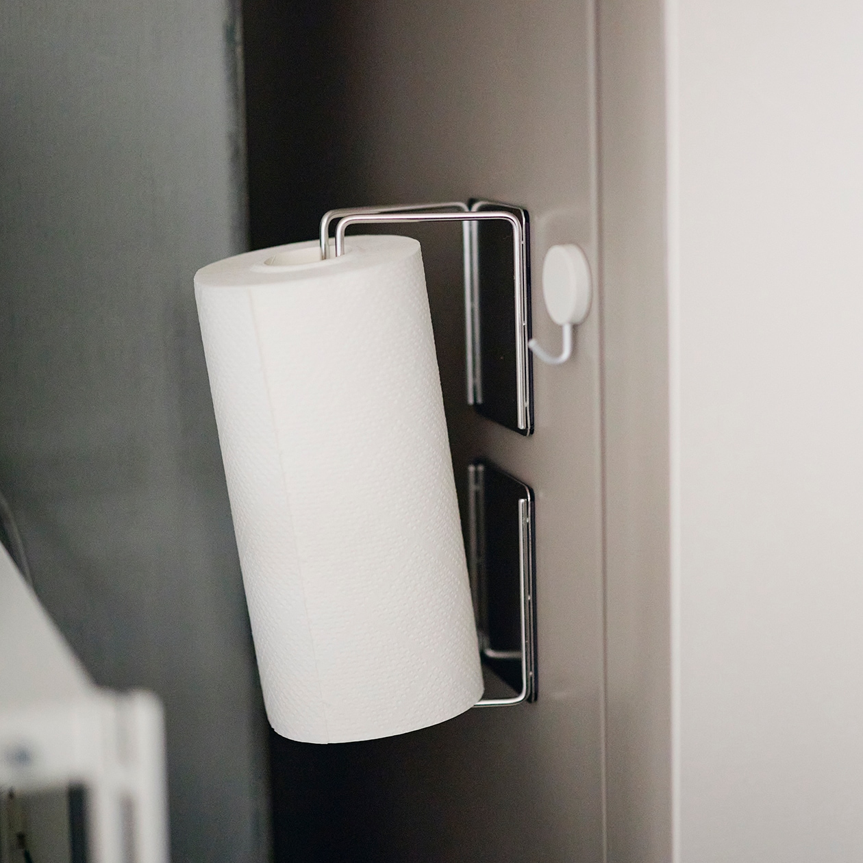 DIYを重ね、大胆につくり替えられてきた部屋 ｜ こたつにもなる ローテーブル、スチール ユニットシェルフ_VQV9Zd