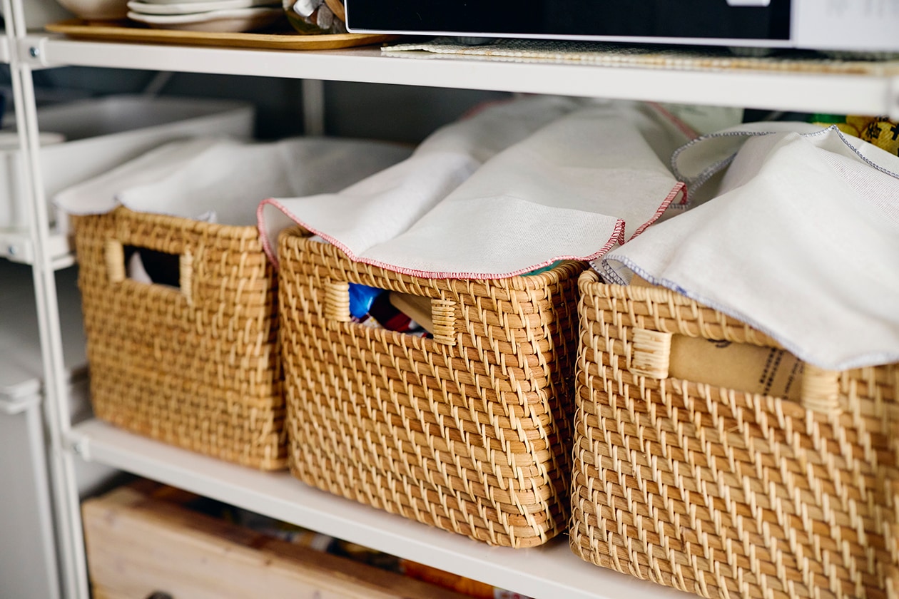 DIYを重ね、大胆につくり替えられてきた部屋 ｜ こたつにもなる ローテーブル、スチール ユニットシェルフ_6JdixJ