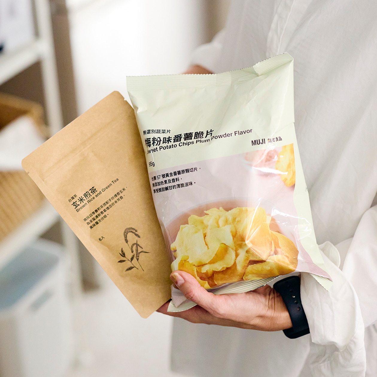 DIYを重ね、大胆につくり替えられてきた部屋 ｜ こたつにもなる ローテーブル、スチール ユニットシェルフ_VH6h3y