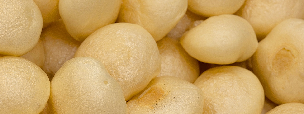 記事内画像：002 手のぬくもりで生まれるお麩と麩菓子【麩屋銀】