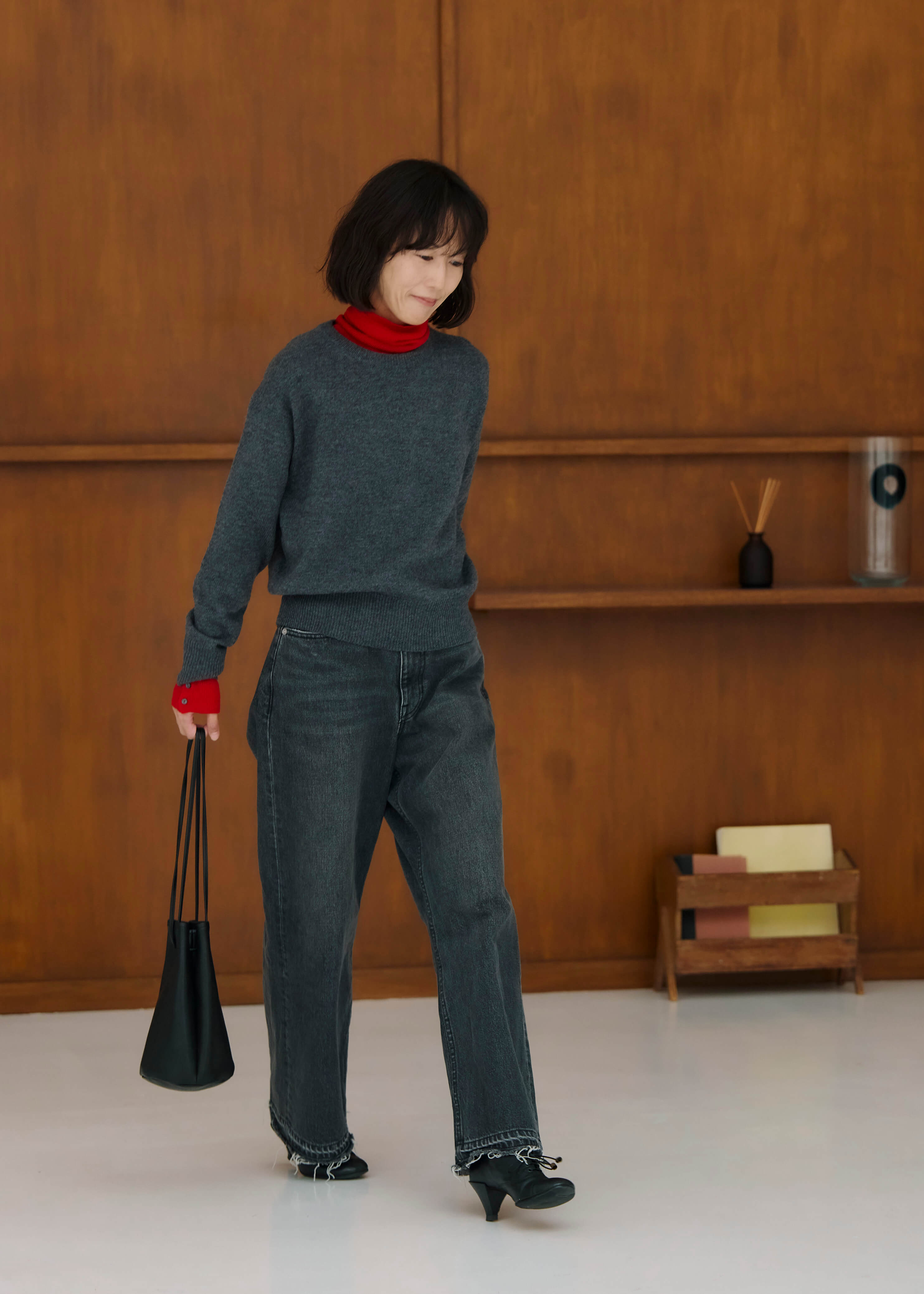スタッフのリアルな着こなし ｜ 洗えるウール クルーネックセーター_10F8rv