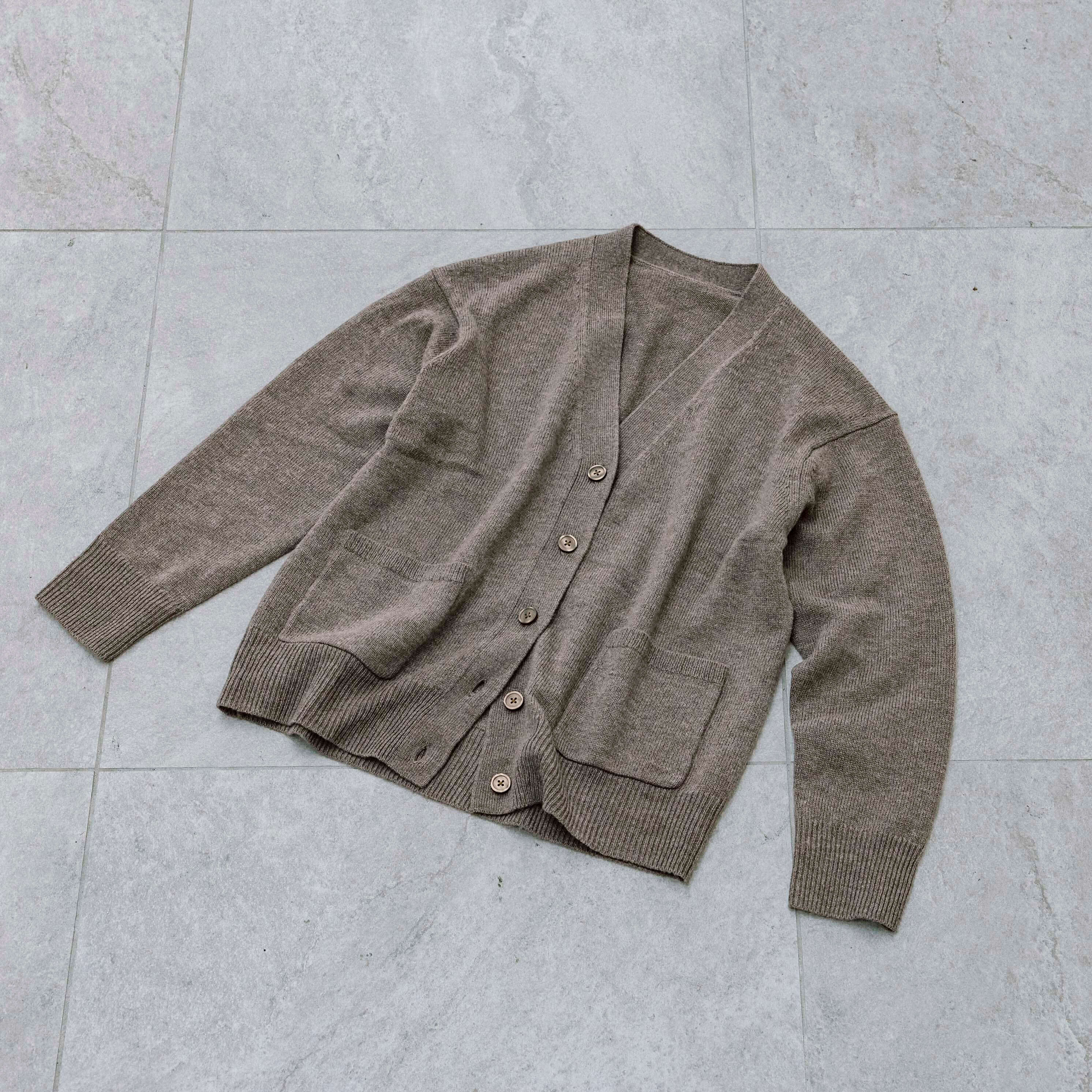 スタッフのリアルな着こなし ｜ 洗えるウール クルーネックセーター_21fu6M